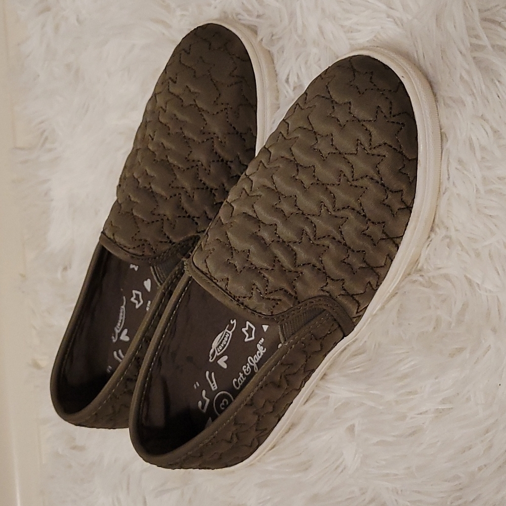 Cat and Jack shoes Size 3 Olive Green
